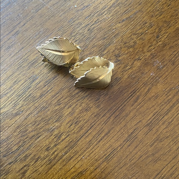 Assorted Gold and Silver Jewelry Collection - Picture 4 of 5